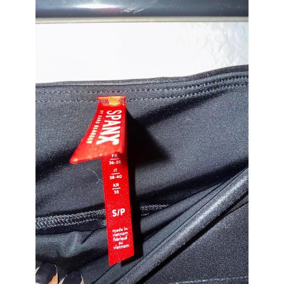 Spanx Faux Leather Leggings Size S Black High Rise Stretchy Pull On Minimalist - Picture 3 of 3